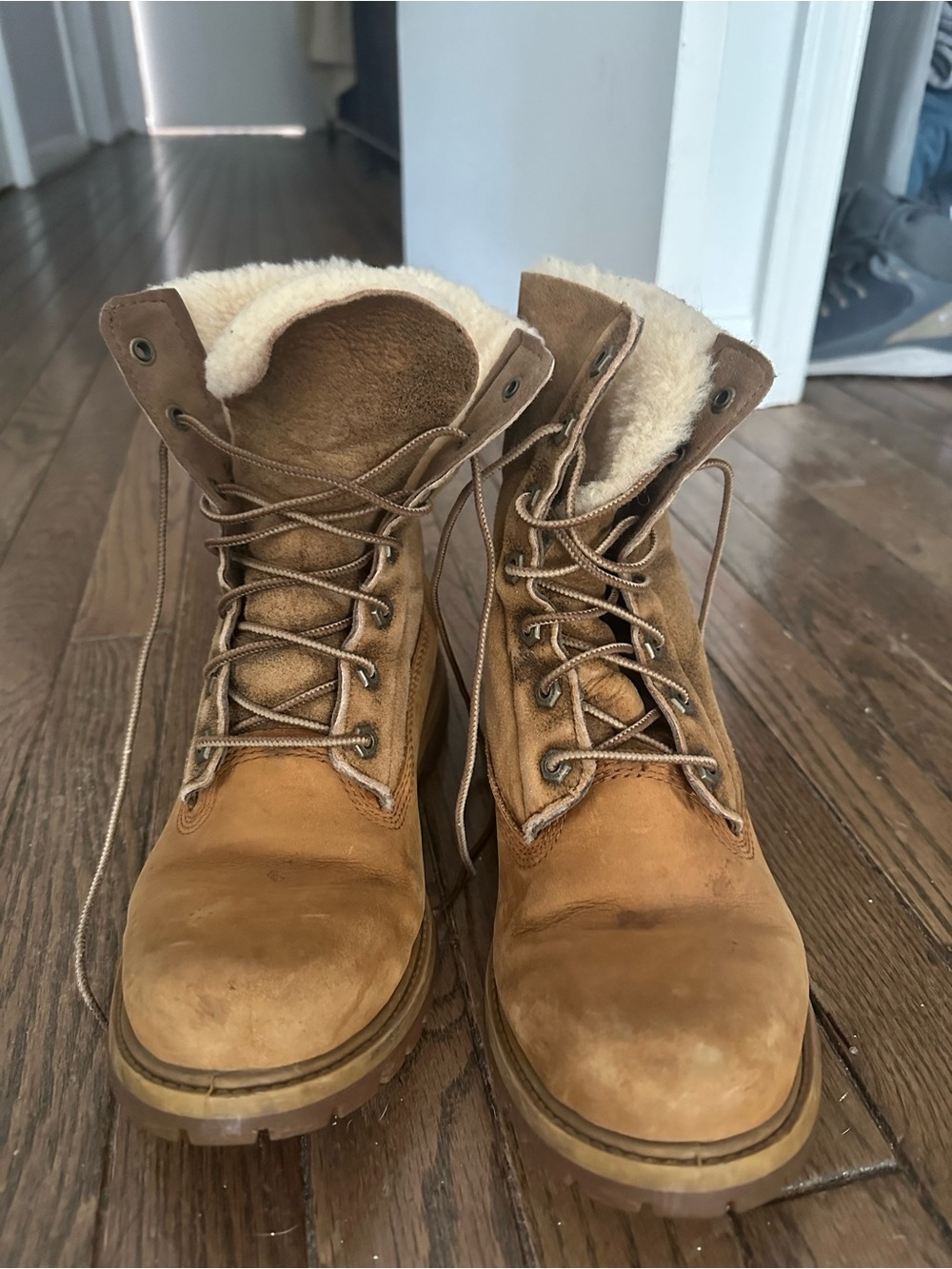 Timberland Tan Shearling-Lined Boots women’s 9/men’s 8